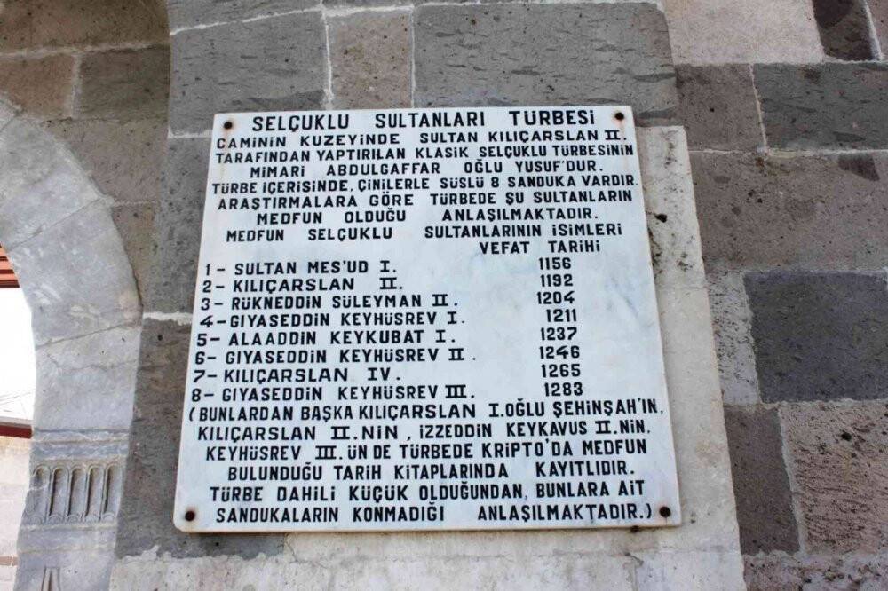 Konya’da Sultanlar Türbesi’nde her cuma namazı sonrası saygı nöbeti