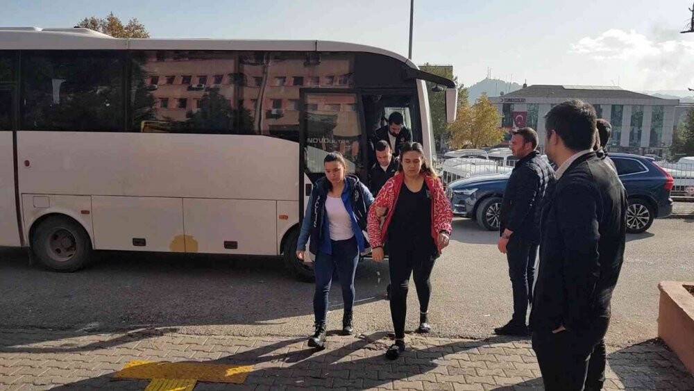 Mahkumlara uyuşturucu temin eden gardiyanlar adliyeye sevk edildi