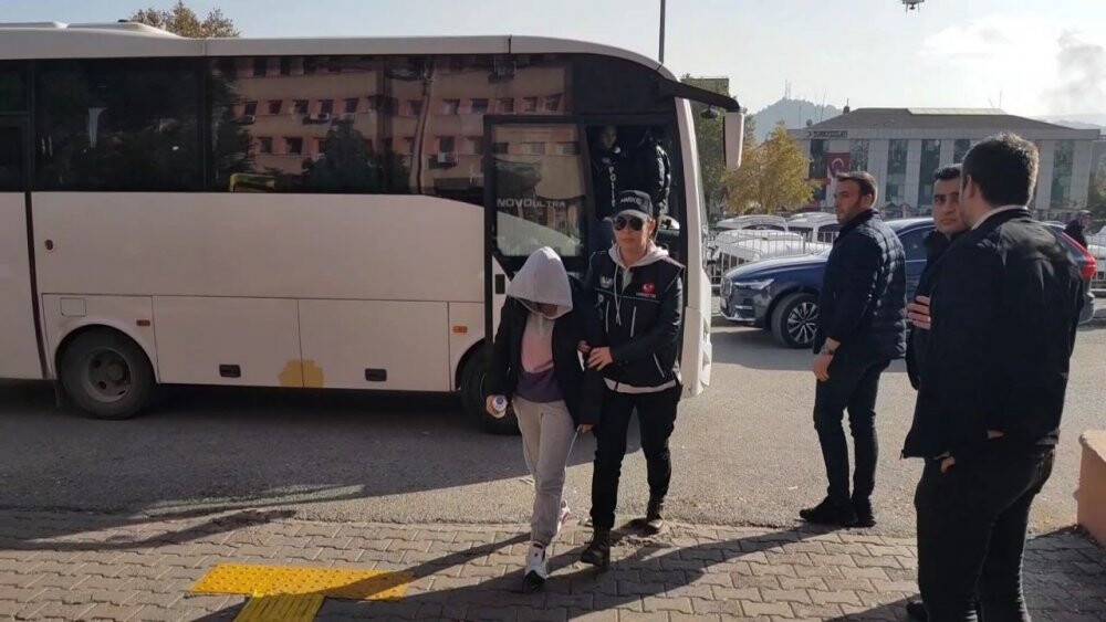 Mahkumlara uyuşturucu temin eden gardiyanlar adliyeye sevk edildi