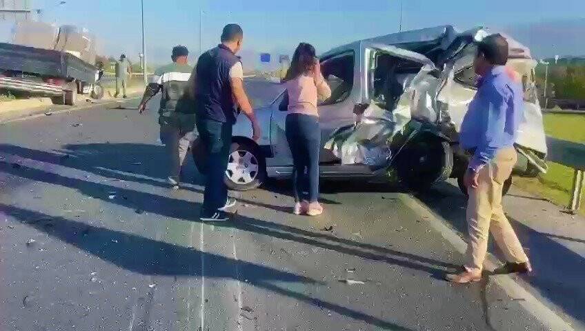 Araçta sıkışan sürücü için seferber oldular