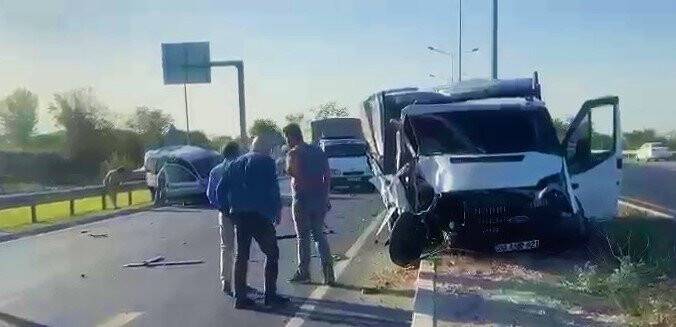 Araçta sıkışan sürücü için seferber oldular