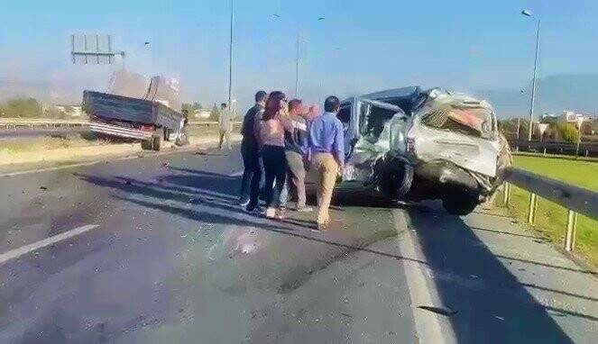 Araçta sıkışan sürücü için seferber oldular