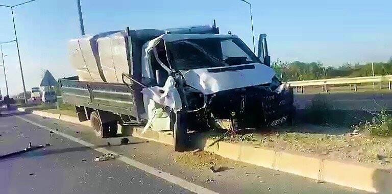 Araçta sıkışan sürücü için seferber oldular