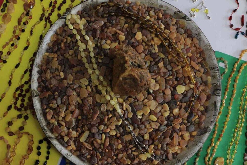 14 yaşındaki ustanın elinden çıkan tespihler dünyanın dört bir yanına ihraç ediliyor