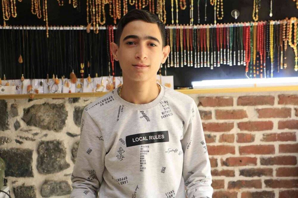 14 yaşındaki ustanın elinden çıkan tespihler dünyanın dört bir yanına ihraç ediliyor