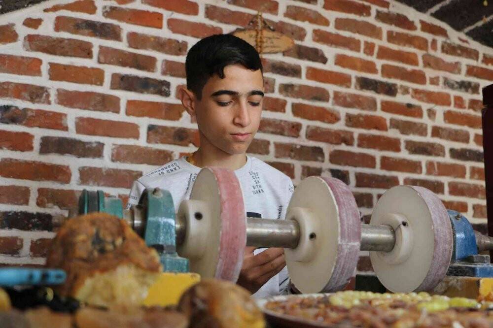 14 yaşındaki ustanın elinden çıkan tespihler dünyanın dört bir yanına ihraç ediliyor