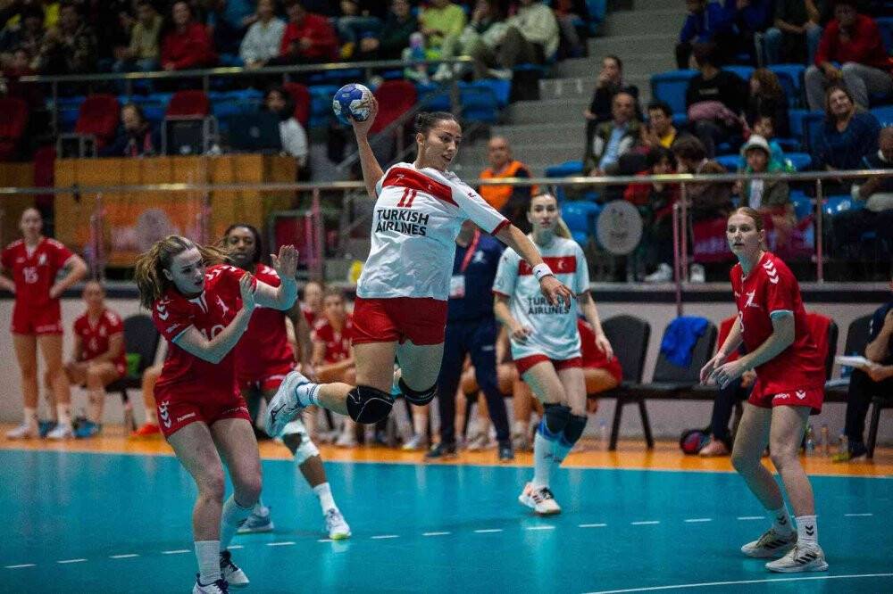 A Milli Kadın Hentbol Takımı, üst tura yükseldi