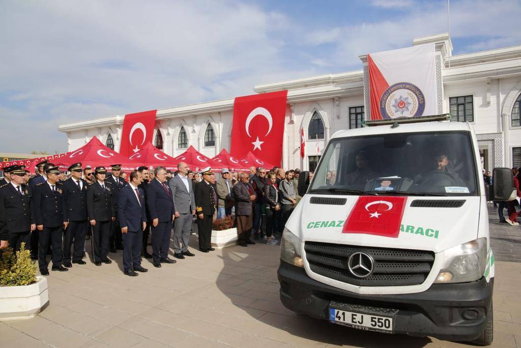 aa-20221106-29367382-29367381-kocaelide-kalp-krizi-sonucu-vefat-eden-polis-icin-toren-duzenlendi.jpg