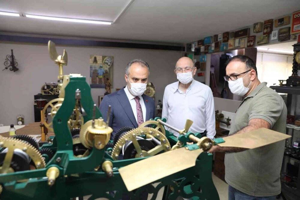 Asırlık saat tıkır tıkır işliyor