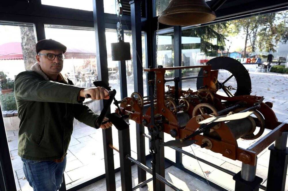 Asırlık saat tıkır tıkır işliyor