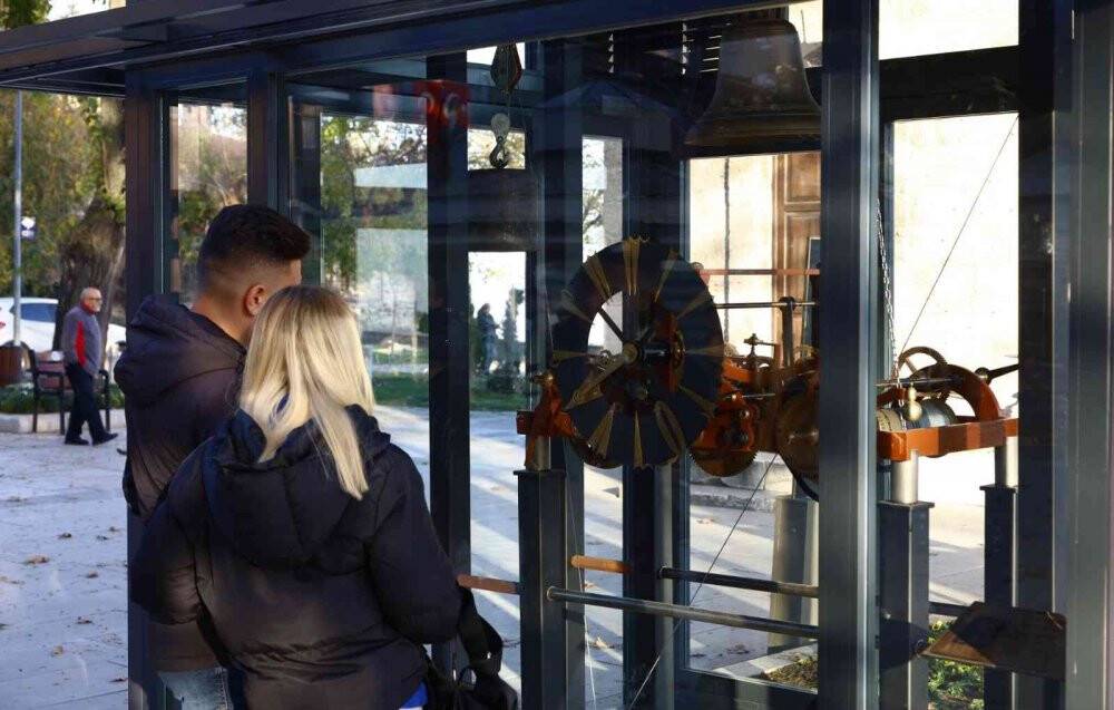 Asırlık saat tıkır tıkır işliyor