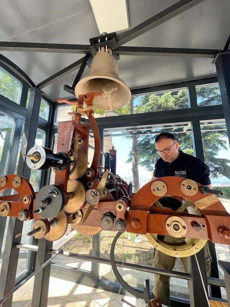 Asırlık saat tıkır tıkır işliyor