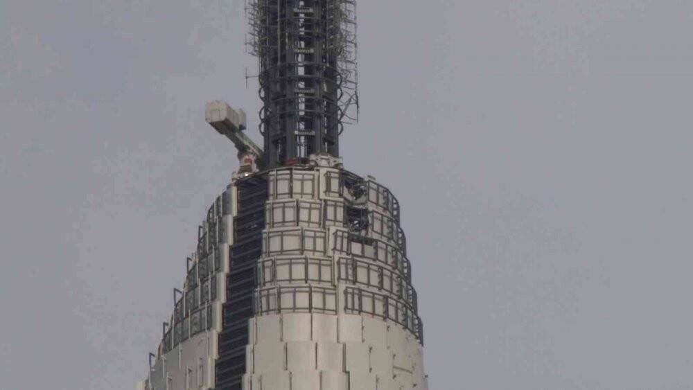 Bakım sonrası vinçten parça düşmesi sonucu Çamlıca Kulesi’nin dış cephesinde hasar