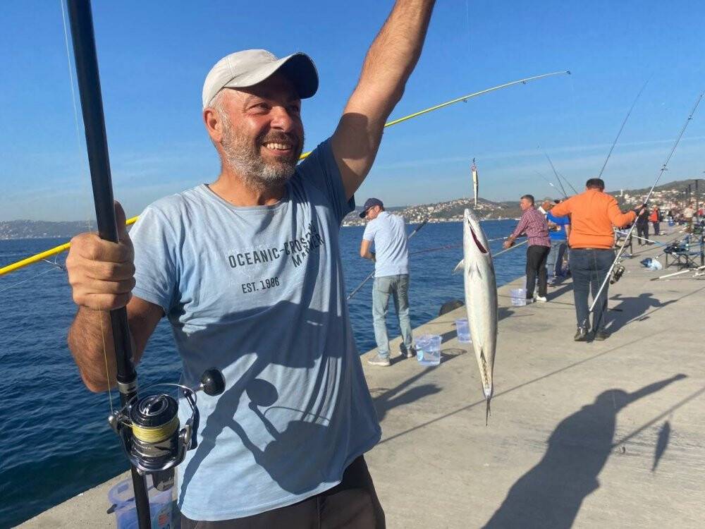 “Balık Tutma Yarışması” renkli görüntüler oluşturdu