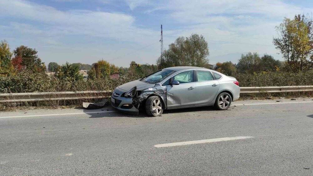 İki otomobiller çarpıştı: 2 yaralı