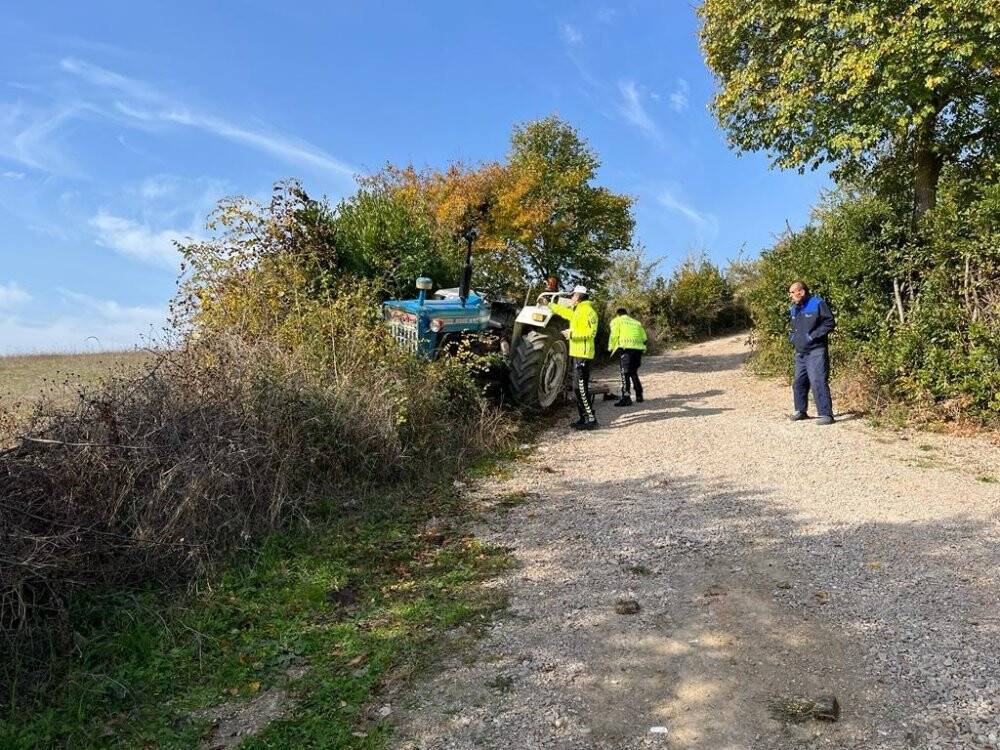 Traktörün altında kalan sürücü hayatını kaybetti