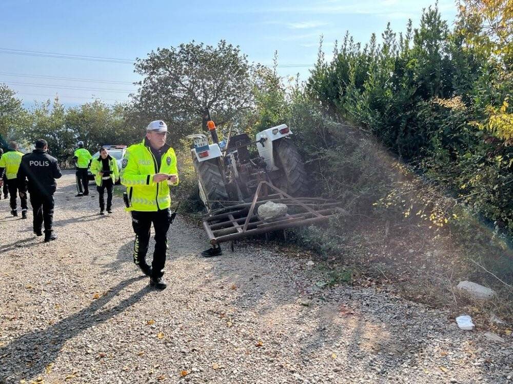 Traktörün altında kalan sürücü hayatını kaybetti