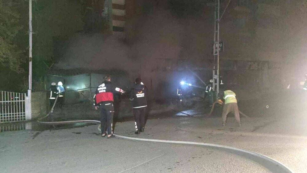 Van’da korkutan iş yeri yangını