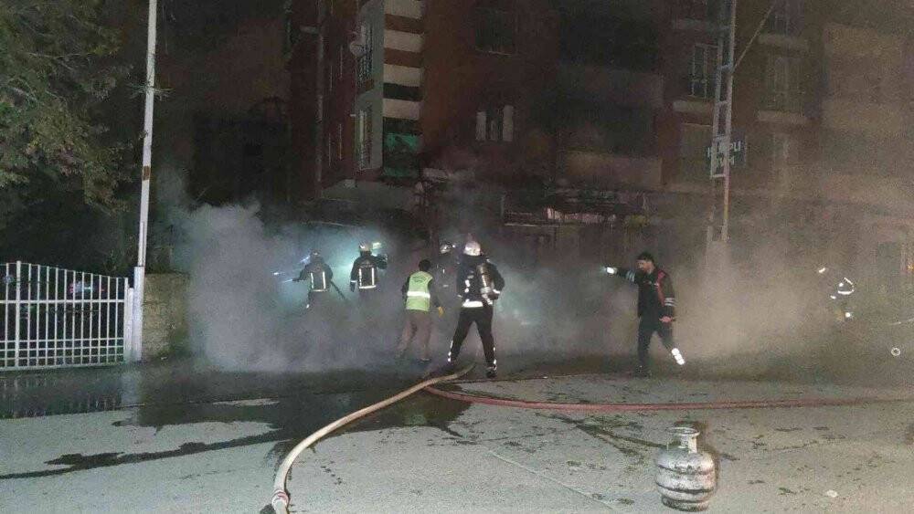 Van’da korkutan iş yeri yangını