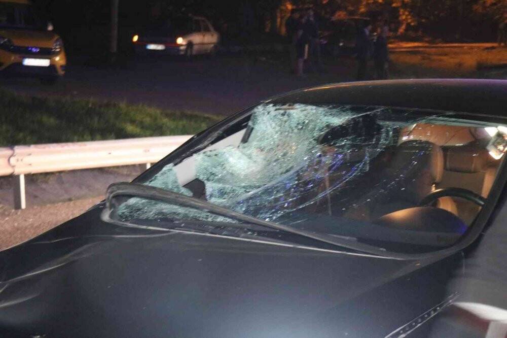 Yolun karşısına geçmek isterken canından oldu