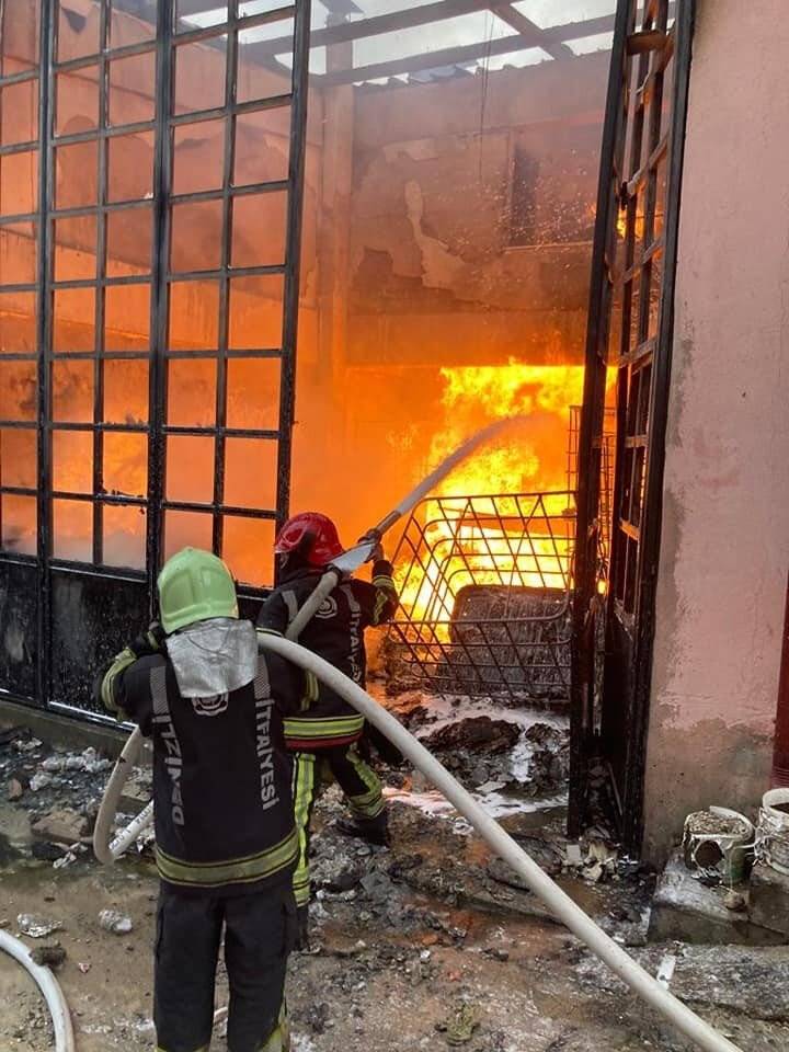 Alevlere teslim olan işyeri kullanılamaz hale geldi