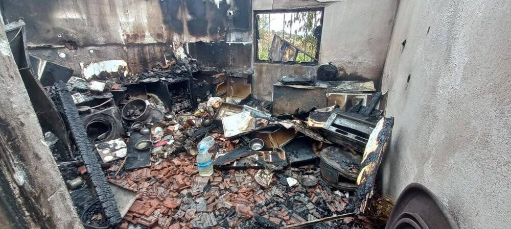 Baca temizlerken önce çatı alev altı, ardından ev yandı