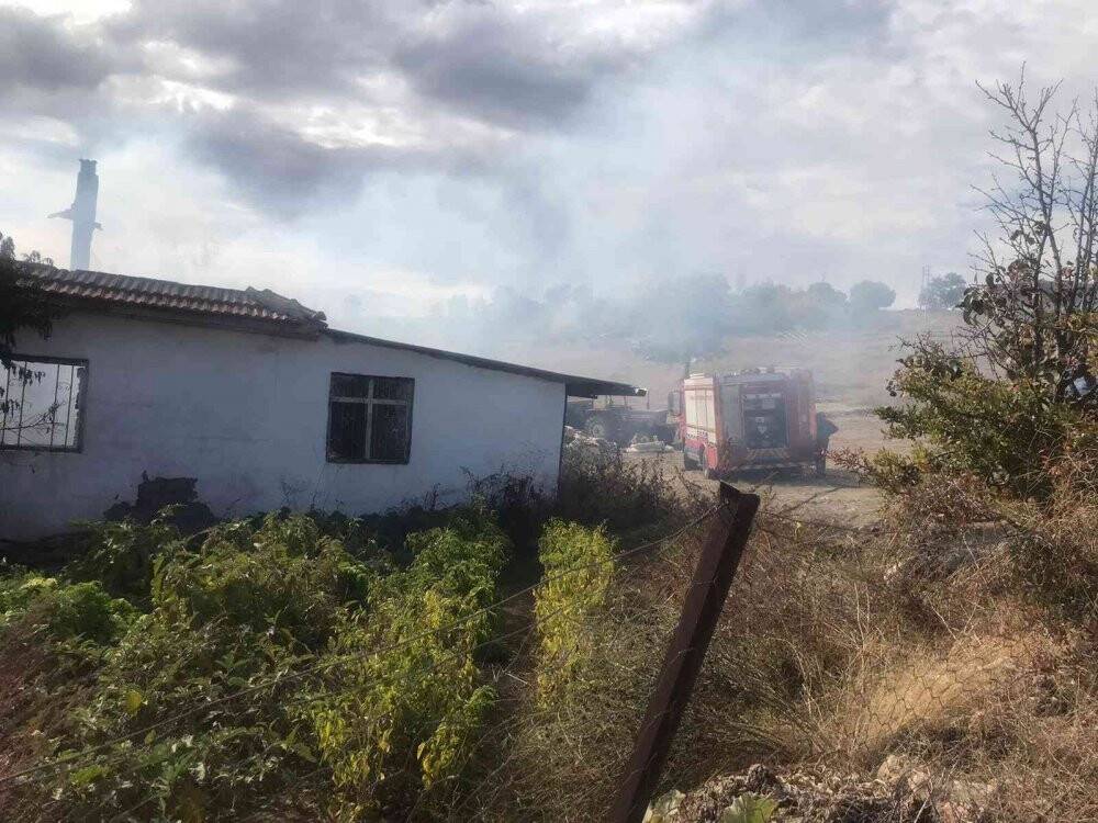 Baca temizlerken önce çatı alev altı, ardından ev yandı