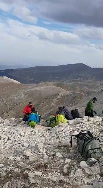 Uludağ’da mahsur kalan milli sporcu ve arkadaşı kurtarıldı
