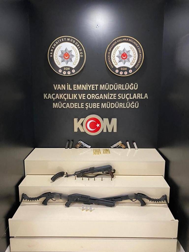 Van’da gümrük kaçakçılığı: 15 gözaltı