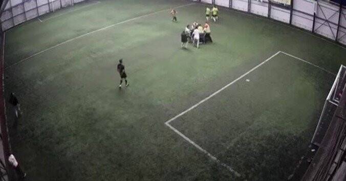 Halı saha boks ringine döndü