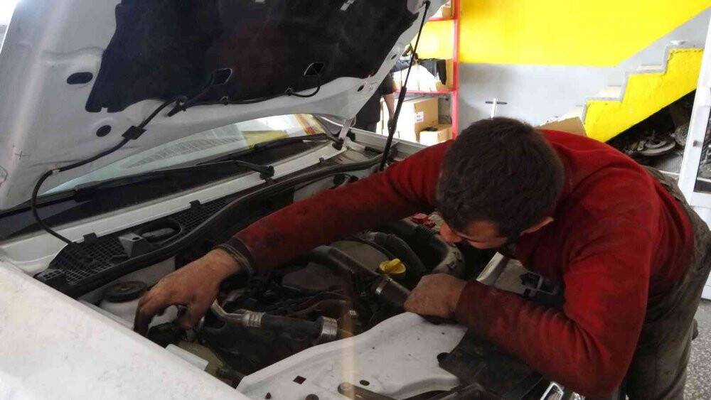 Oto sanayi sitesinde yoğun kış mesaisi