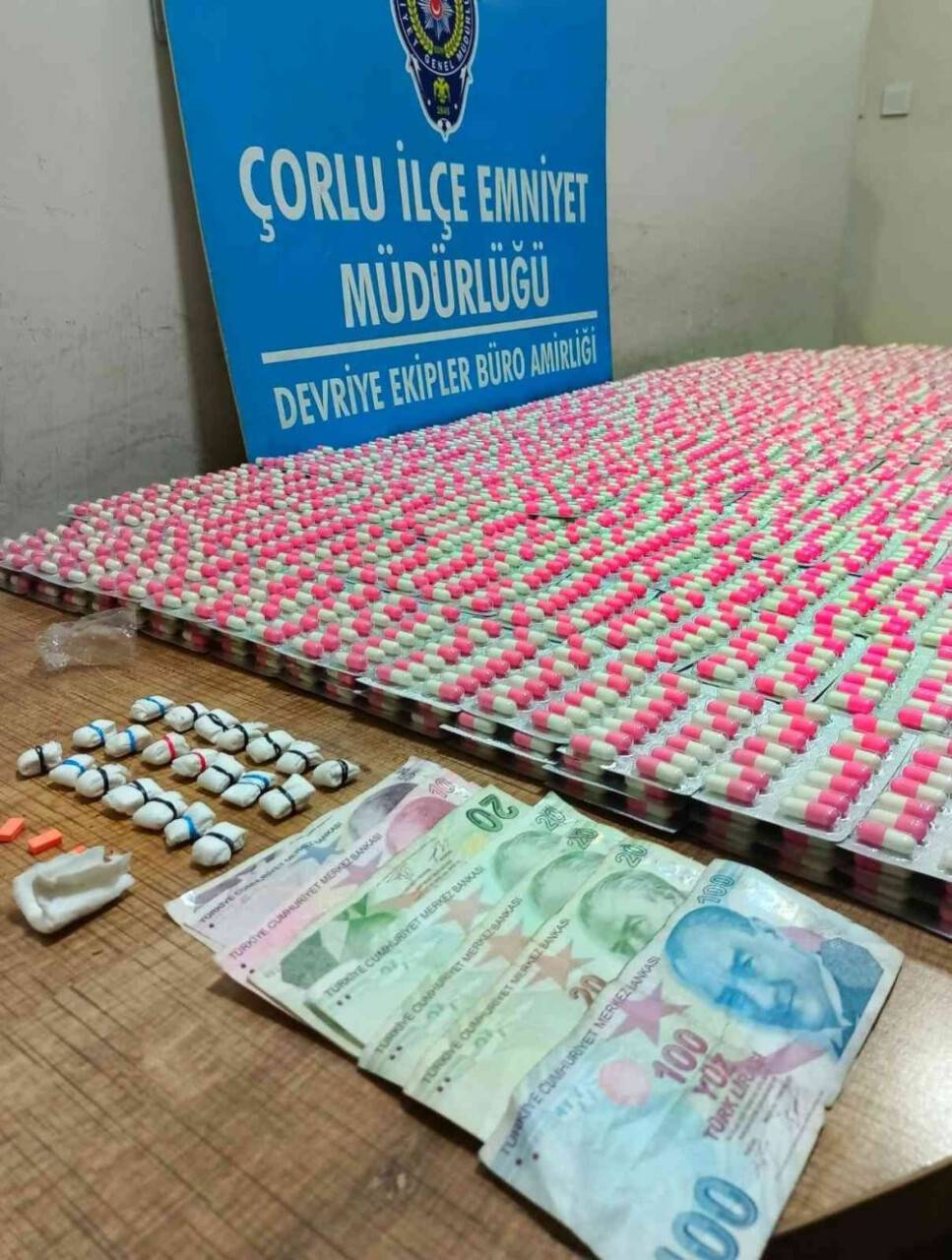 Şüphe üzerine durdurulan otomobilden  çıktı