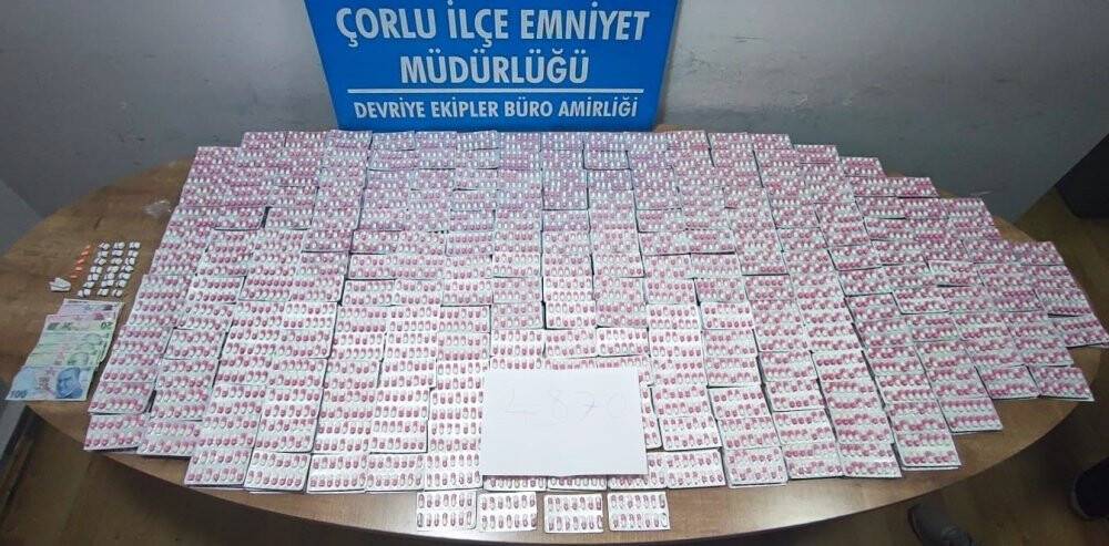 Şüphe üzerine durdurulan otomobilden  çıktı