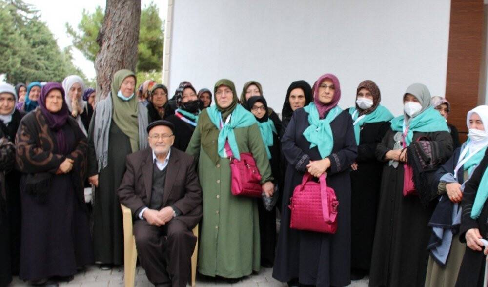 Umre kafilesi uğurlandı