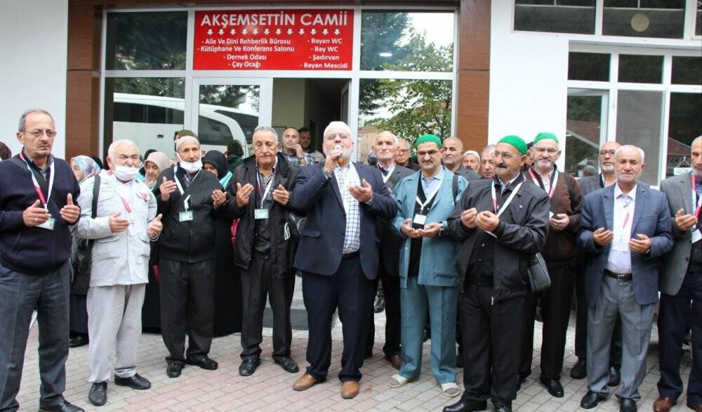 Umre kafilesi uğurlandı