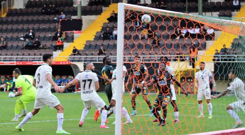 Ziraat Türkiye Kupası:  Alanyaspor: 3 - Sakaryaspor: 0