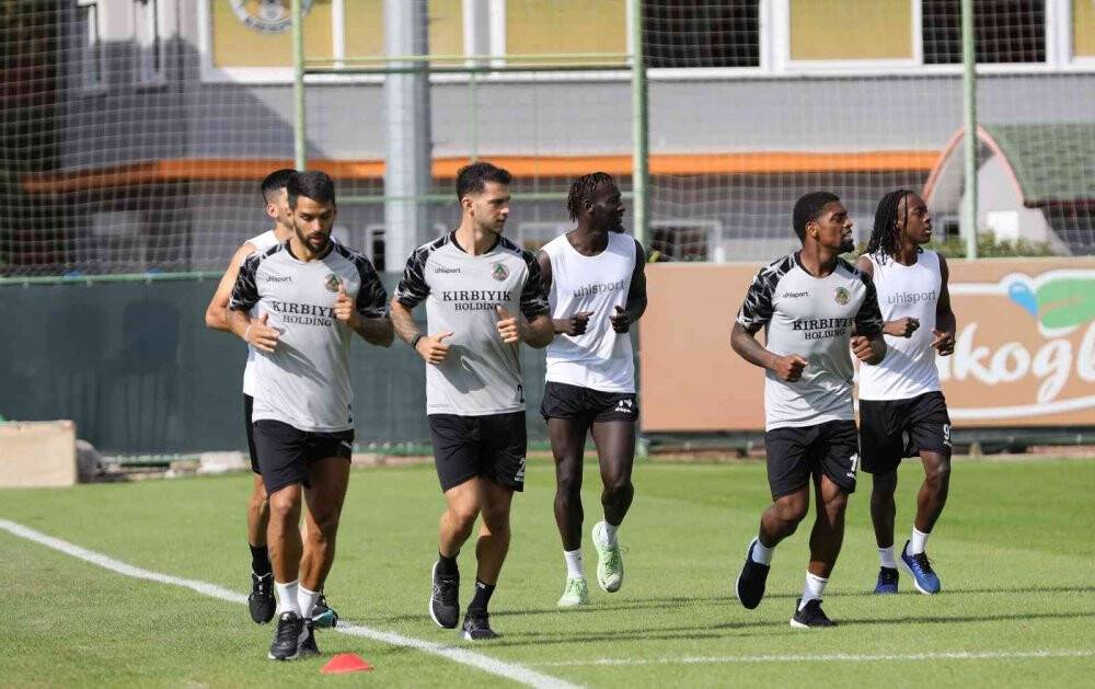 Alanyaspor'da Adana Demirspor mesaisi başladı