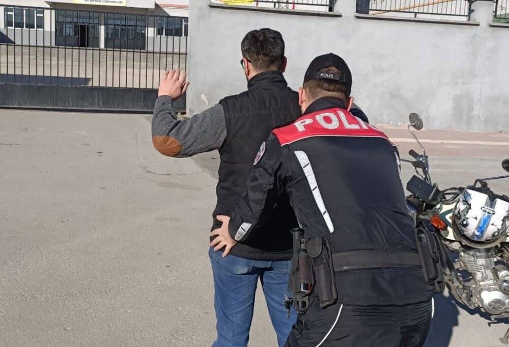 Aranan şüpheliler kıskıvrak yakalandı