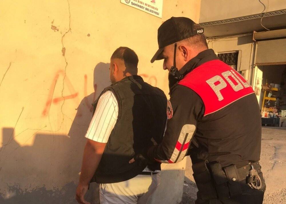 Aranan şüpheliler kıskıvrak yakalandı