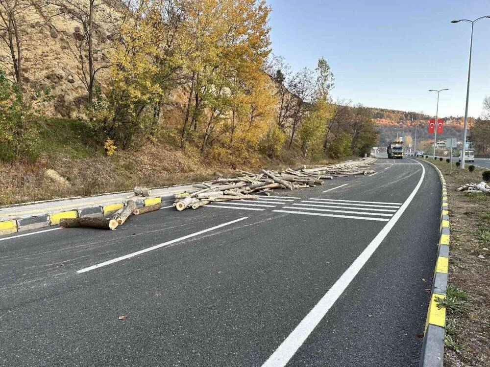 Arızalan traktörünü kaldırıma sürerek durdurabildi
