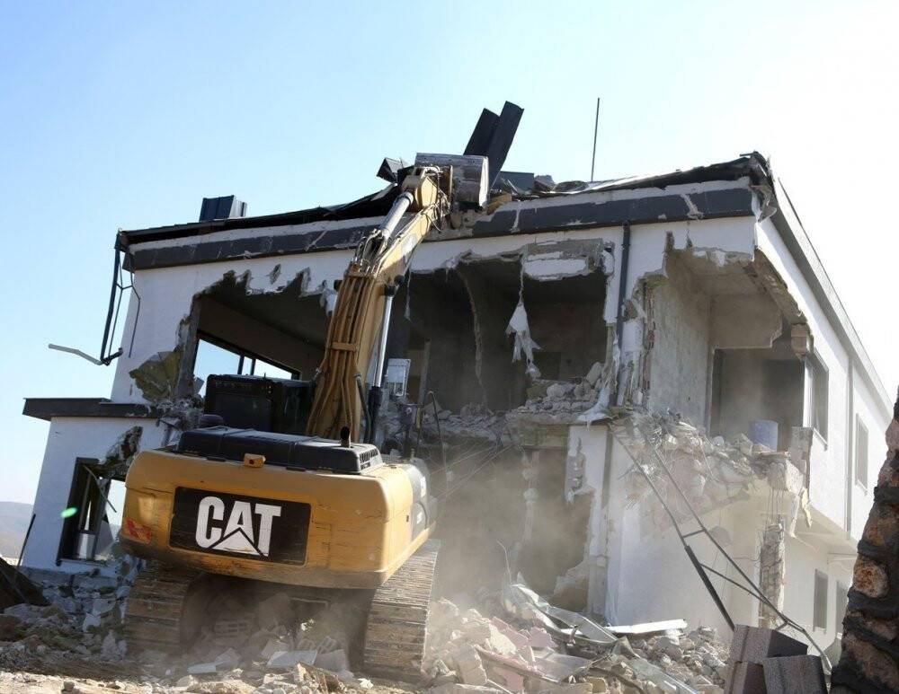 Bursa’da lüks kaçak villalar yıkıldı