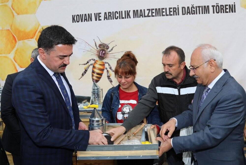 Kırıkkaleli çiftçilere KOP destekli  tohum ve arı kovanı desteği