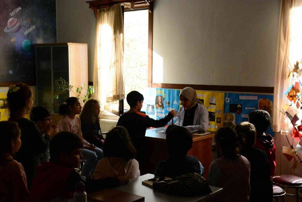 Yaşları küçük ama hepsi üniversite öğrencisi