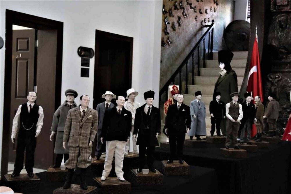 20 kişilik ekip 1.5 yılda Atatürk’ün elbiselerini dikti