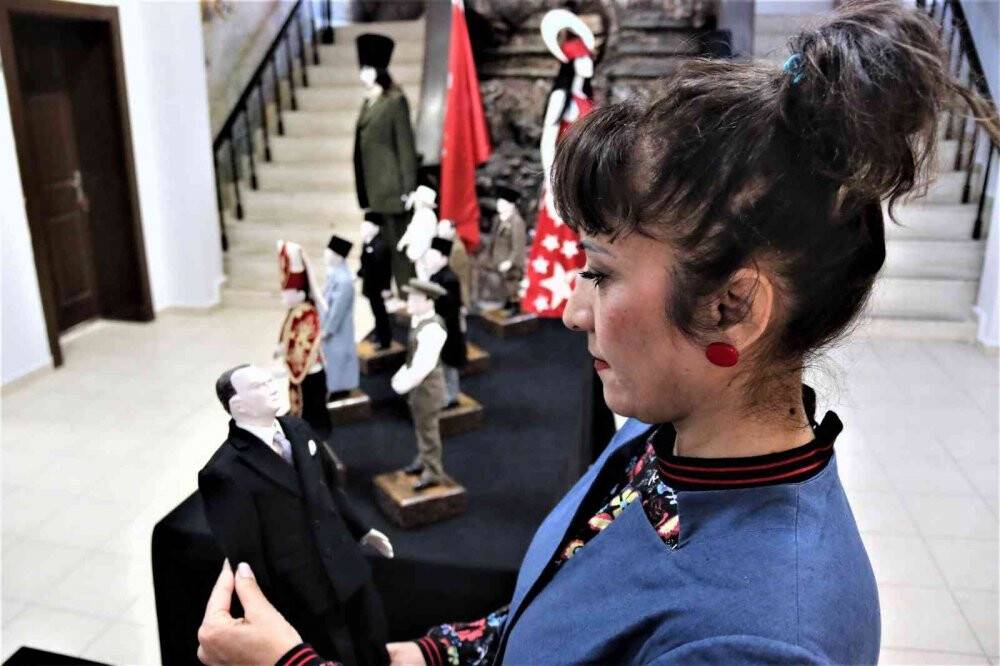 20 kişilik ekip 1.5 yılda Atatürk’ün elbiselerini dikti