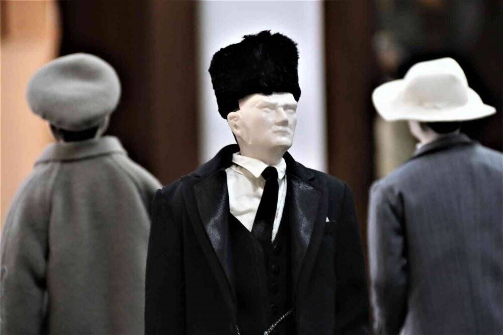 20 kişilik ekip 1.5 yılda Atatürk’ün elbiselerini dikti
