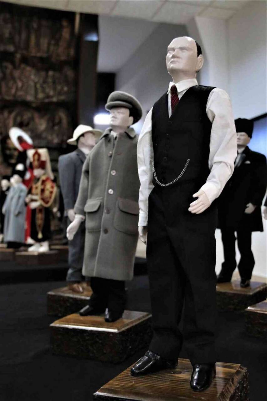 20 kişilik ekip 1.5 yılda Atatürk’ün elbiselerini dikti