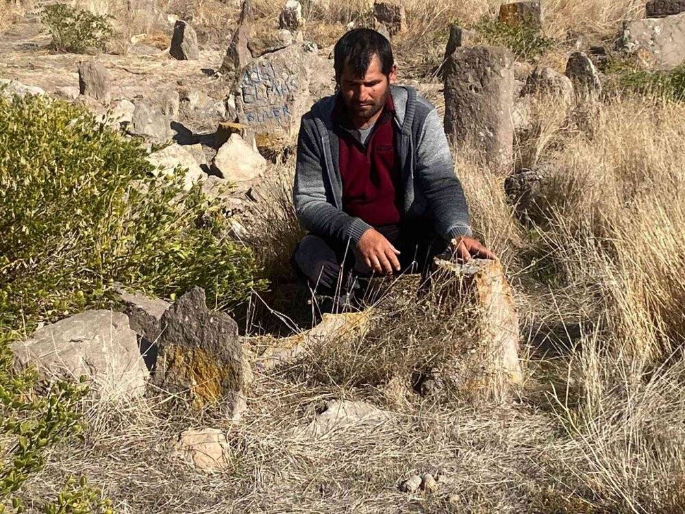 Dedektif gibi iz sürdü, kaybolan  babasının öldürüldükten sonra yakıldığını öğrendi