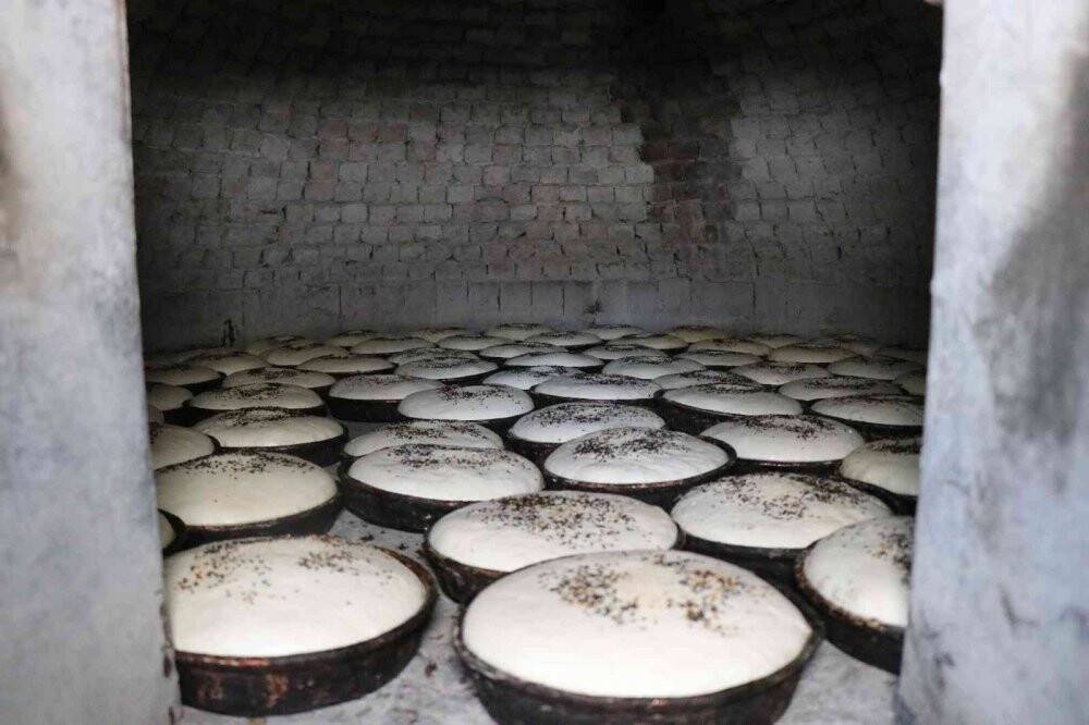 Deprem enkazından yaptığı fırınla yıllardır  ekmek üretiyor