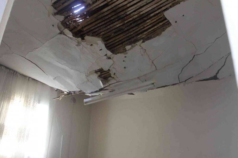 Evi alevler sardı, son anda kurtuldular